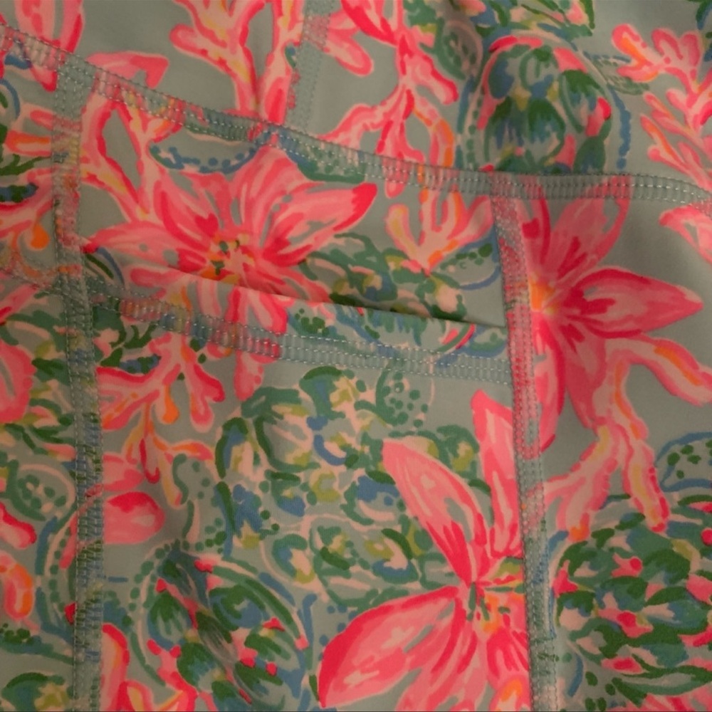 NWT UPF 50 Luxletic 6" Weekender High-Rise Short
NEW! Size - S
